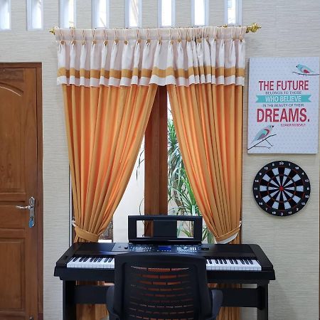 Nariska Suite Homestay 요그야카르타 외부 사진