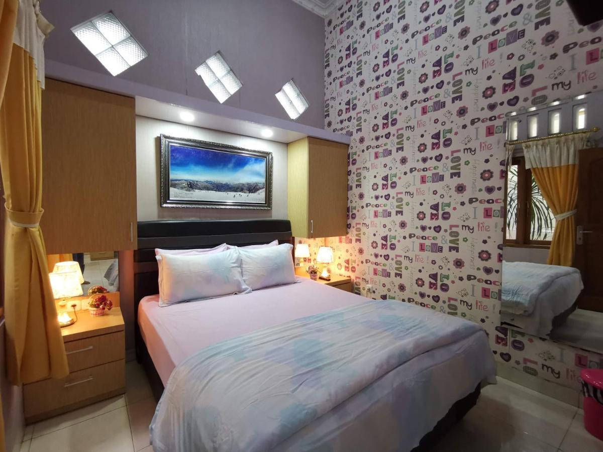 Nariska Suite Homestay 요그야카르타 외부 사진