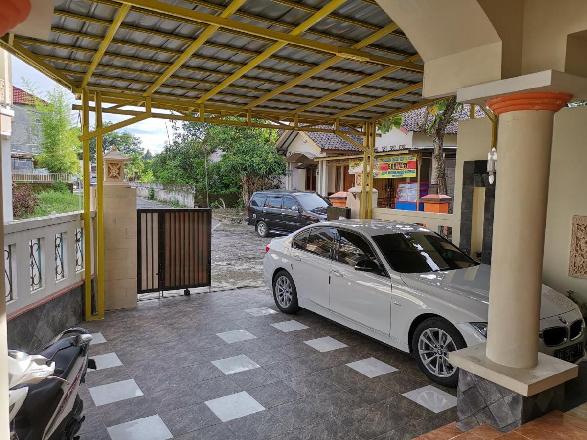 Nariska Suite Homestay 요그야카르타 외부 사진