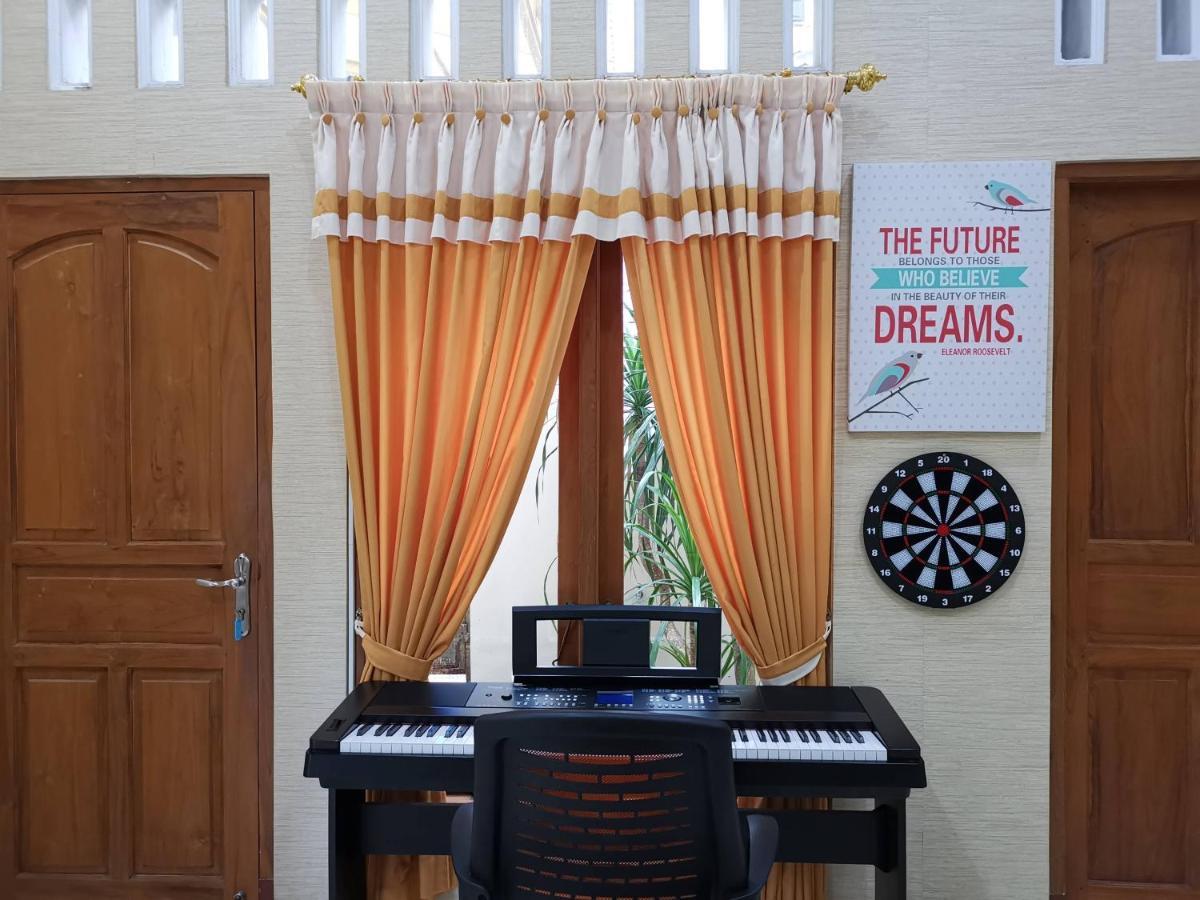 Nariska Suite Homestay 요그야카르타 외부 사진